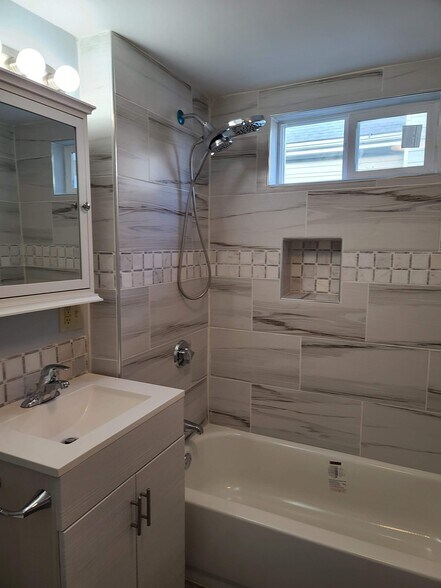 Building Photo - 194 Howard St