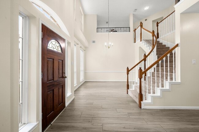 Building Photo - 16303 Lakestone Dr