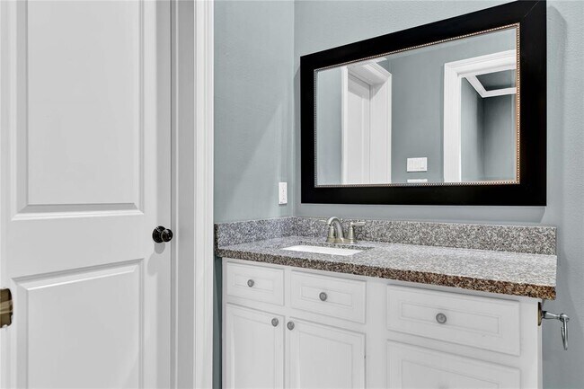 Building Photo - 4631 Regent Manor Dr