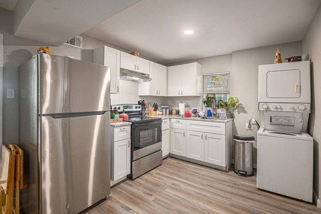Building Photo - Fully Renovated 2 bed 1 bath in Grand Prai...