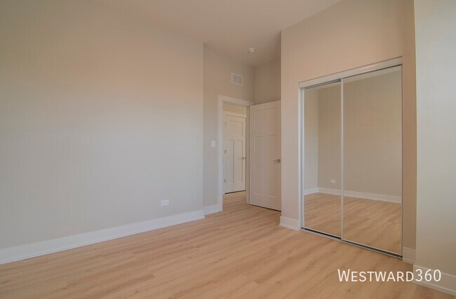 Building Photo - 1546 N Homan-1-3