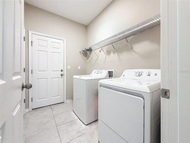 Building Photo - 2940 Marine Grass Dr