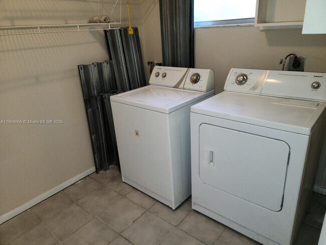 Building Photo - 395 SE Norfolk Blvd