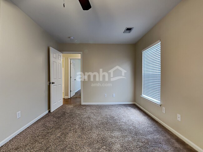 Building Photo - 2043 Cripplecreek Dr