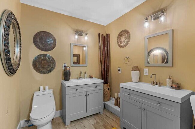 Building Photo - 170 Kingston Ave