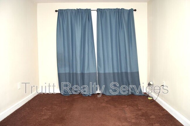 Building Photo - 1621 17th Pl SE