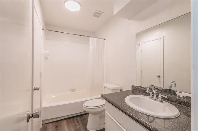 Building Photo - 2762 Parkchester Dr