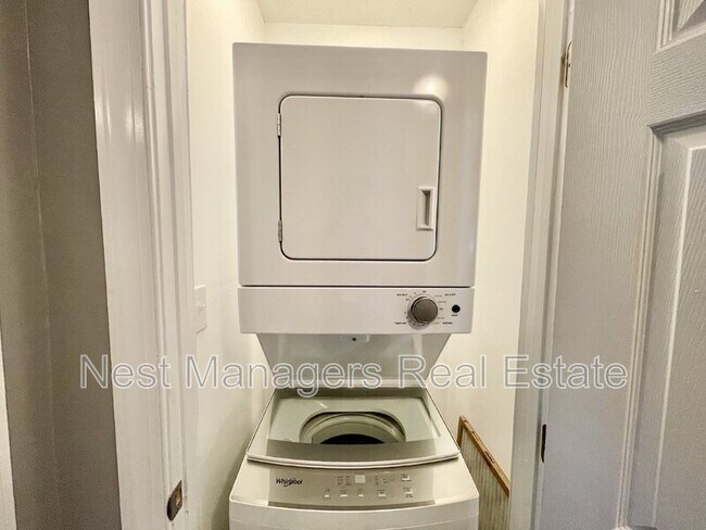 Building Photo - 228 Pinecrest Dr