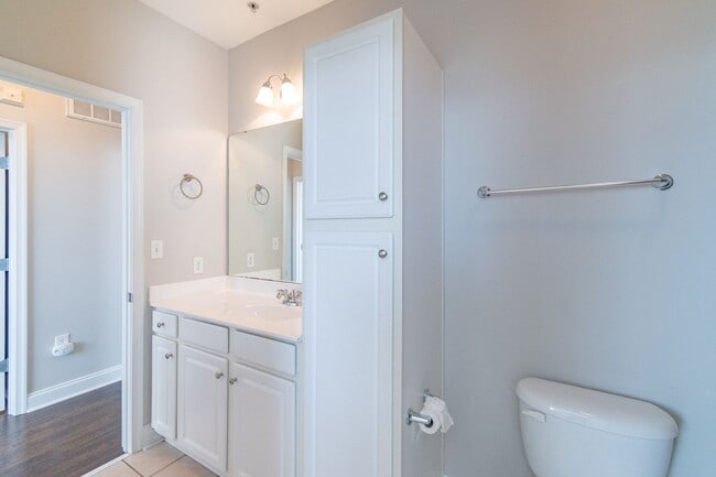 Building Photo - Conveniently Located Condo in Elizabeth Village!