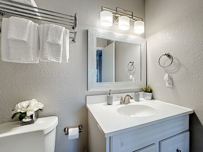 Building Photo - Westwood Boulevard, Orlando, FL 32821 - 2 BR 2 BA condo