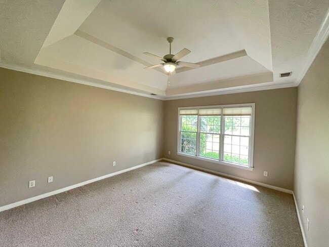Building Photo - Wynbrooke home with large backyard, 2 car ...