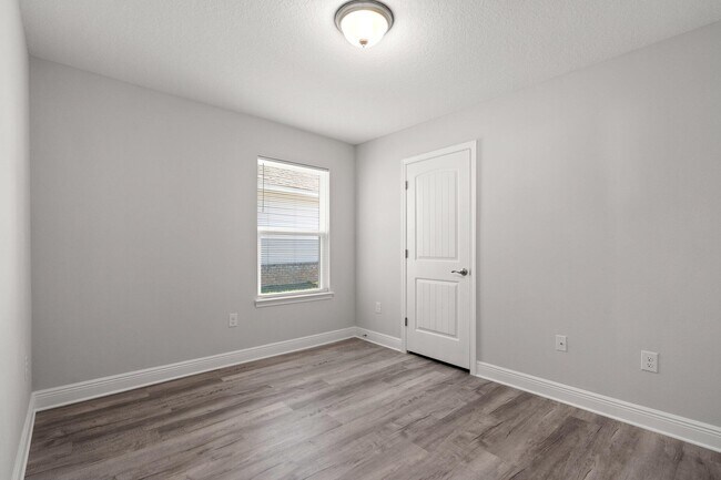 Building Photo - 571 Riverwalk Cir