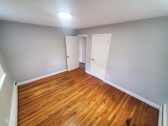 Building Photo - 433 B Sea St