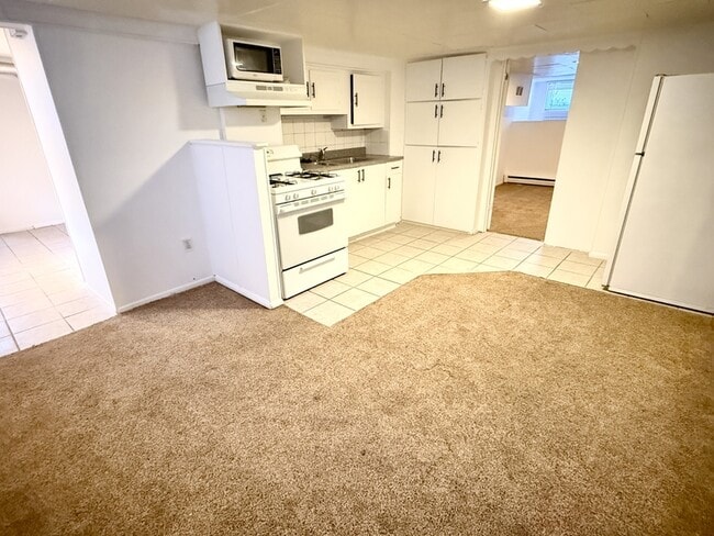 Building Photo - 925 Wilson Ave S