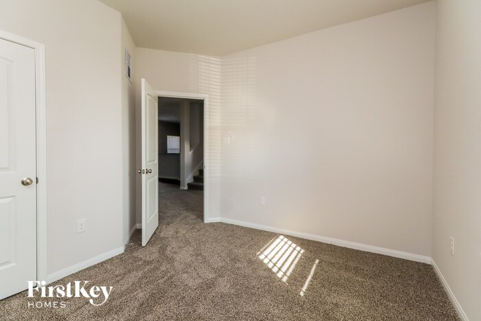 Building Photo - 14705 Country Club Dr