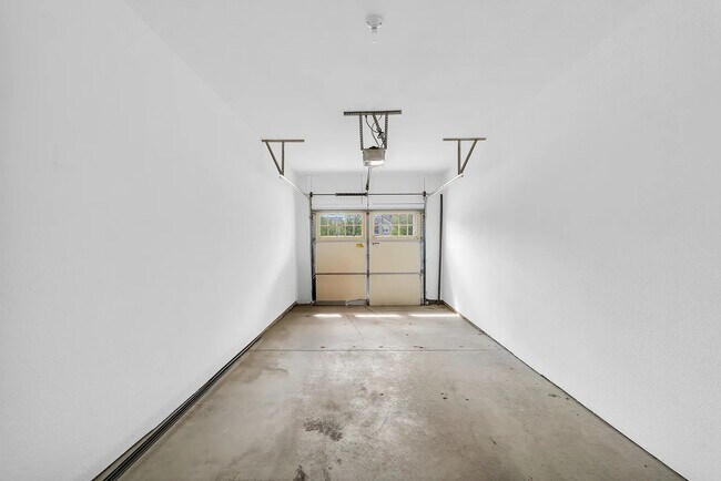 Building Photo - 104 Essex Ln