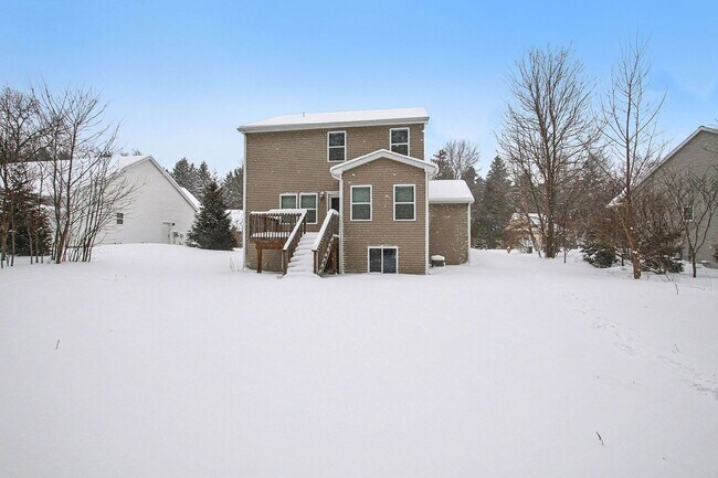 Building Photo - Outstanding Neighborhood in Saugatuck for Long Term Lease!
