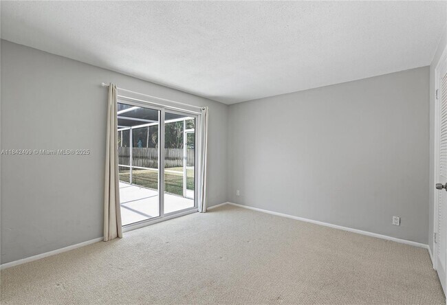Building Photo - 565 NE Olive Way