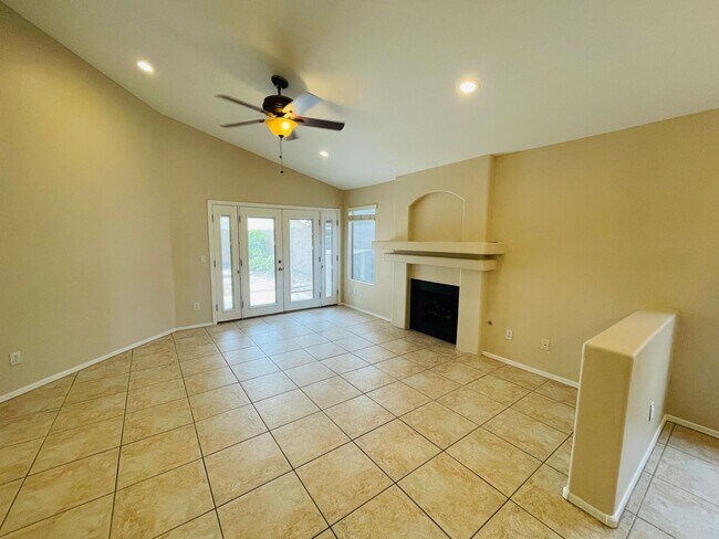 Building Photo - Prime Tempe Location!