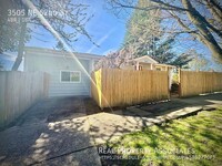 Building Photo - 3505 NE 52nd St