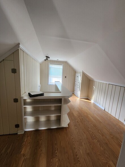 Building Photo - 301 Hastings St