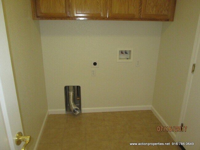 Building Photo - East Roseville, New Carpet * Paint, 2657sq...