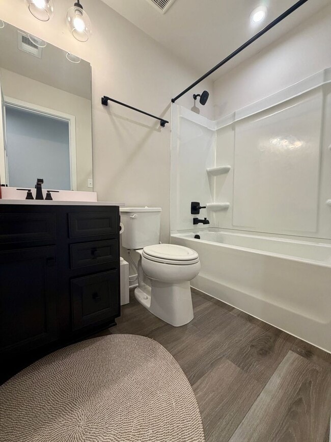 Building Photo - Stunning Townhome in the Heart of Chesapeake