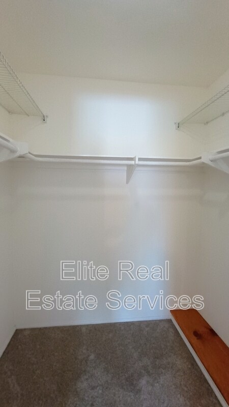 Building Photo - 1013 S Sunshine Ave