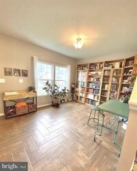 Building Photo - 9411 Wood Creek Cir