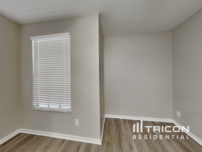Building Photo - 15130 Heathridge Dr