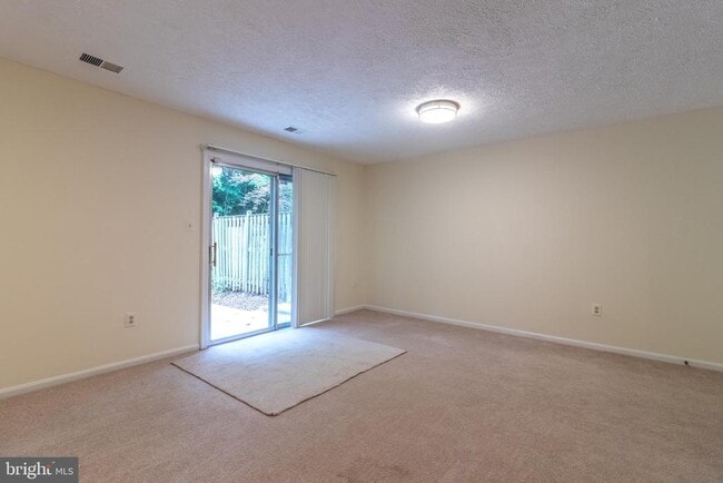Building Photo - 4796 Gainsborough Dr