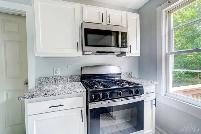 Building Photo - 5128 Blaesi St