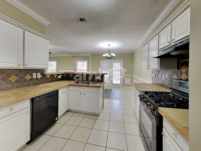 Building Photo - 875 Clairidge Ln