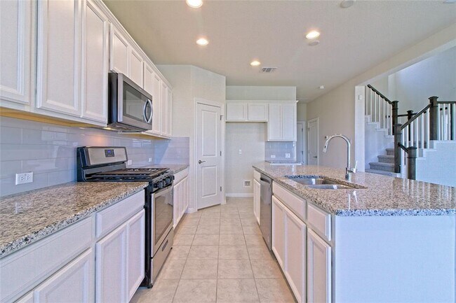 Building Photo - 5610 Wolf Pack Dr