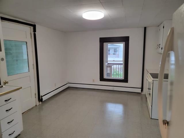 Building Photo - 10B Dyer