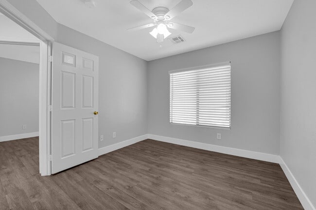 Building Photo - Charming 4-Bedroom Home in a Quiet Las Vegas Community!