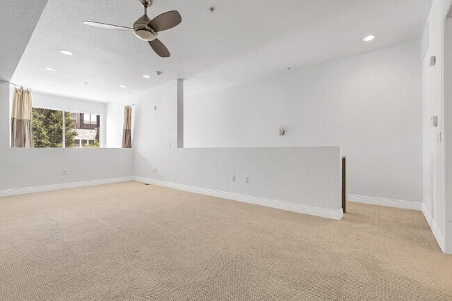 Building Photo - $2,395.00, Spacious Loft, 1.5 bath in Jeff...
