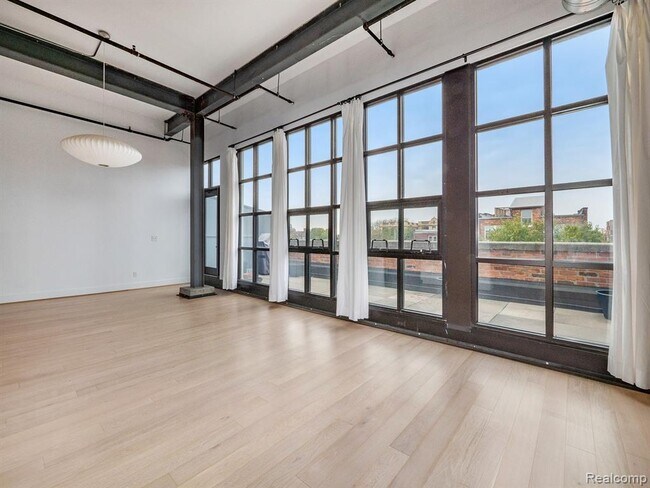 Building Photo - 460 W Canfield St