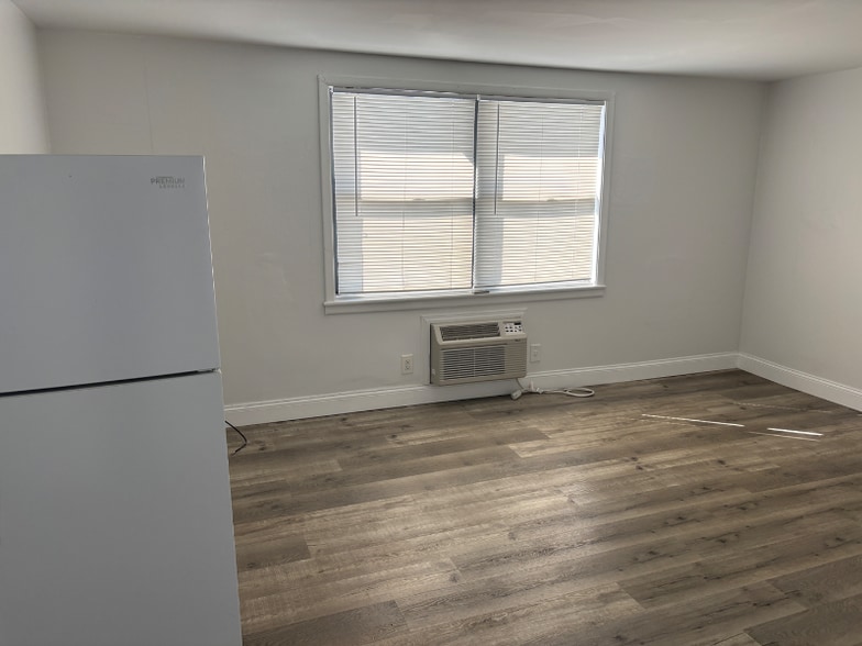 Building Photo - 3507 Broadway