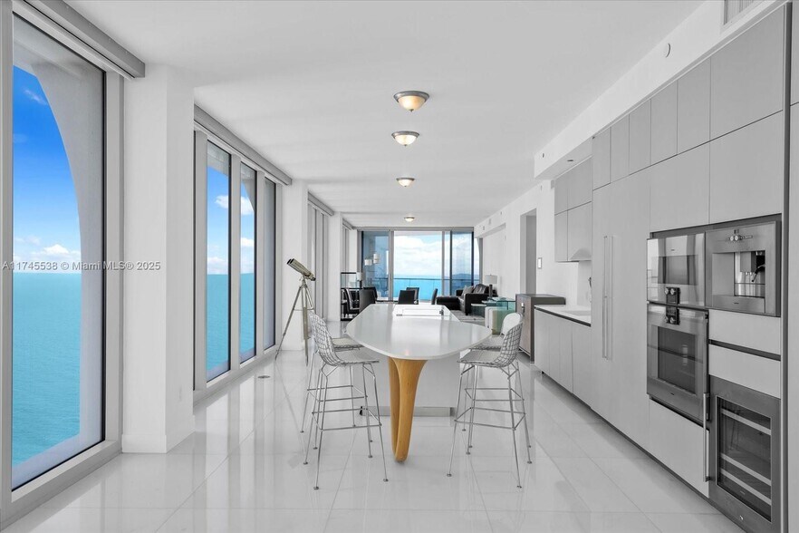 Building Photo - 16901 Collins Ave