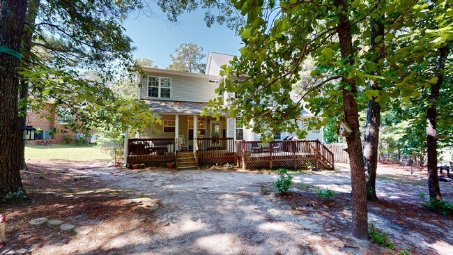 Building Photo - 5 Bedrooms with Golf Course Views in Carol...