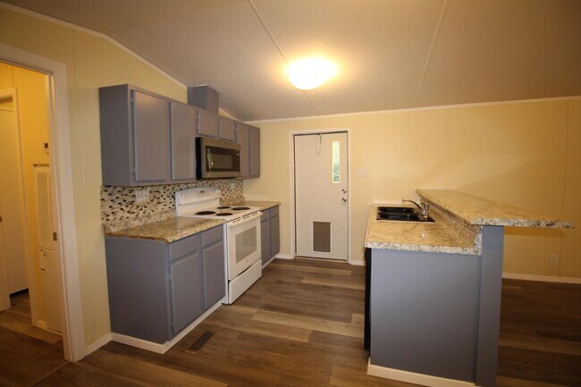 Building Photo - 2528 Baywood Dr