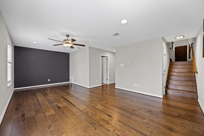 Building Photo - 1112 Highknoll Ln