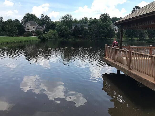 Building Photo - 105 Dairy Ct