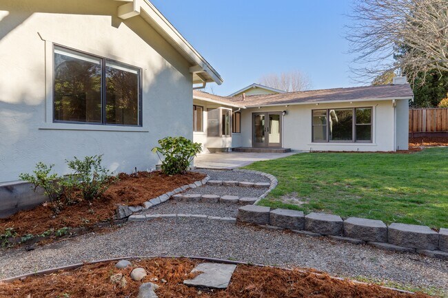 Building Photo - 4 Pimentel Ct