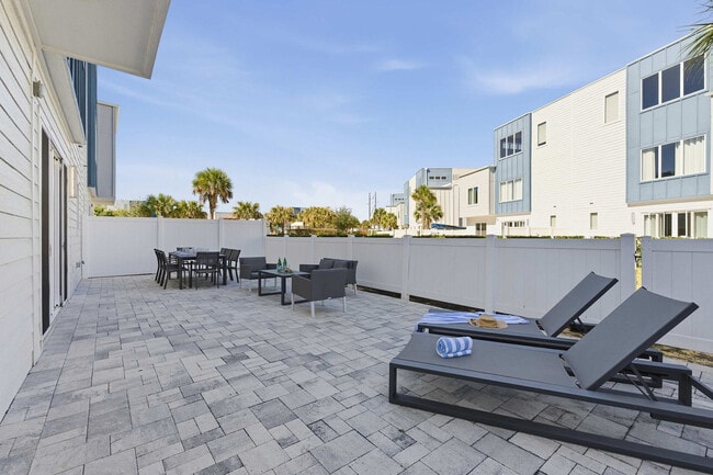 Building Photo - 7770 Sandy Ridge Dr