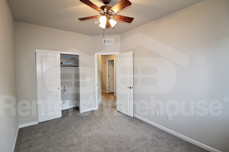 Building Photo - 8966 E Caley Way
