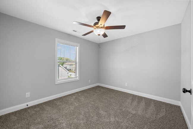 Building Photo - Pet Friendly Four Bedroom with Bonus!