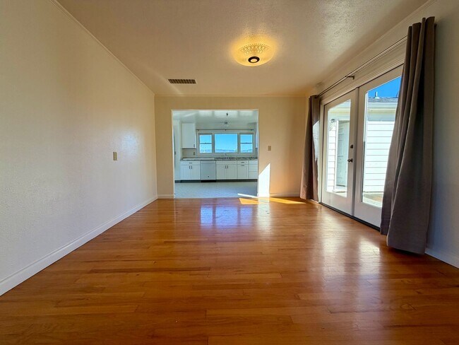 Building Photo - 3030 Park St