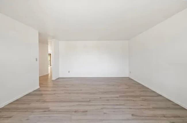 Building Photo - Elegant 4-Bedroom Home on a Corner Lot in ...